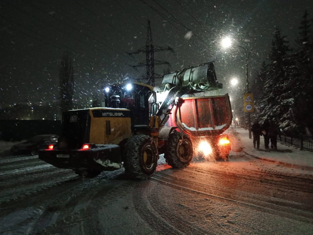 Саратовские дорожники переходят на круглосуточный режим работы из-за наступления зимы